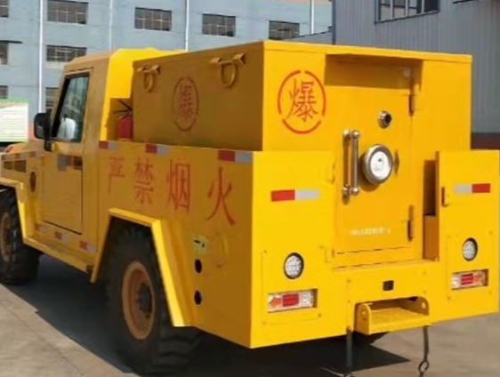 梁河凯龙爆破器材运输车：保障爆破任务的安全运行