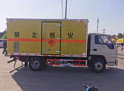 梁河爆破器材运输车技术升级与安全合规新趋势